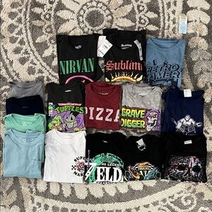 15 boys’ graphic, music, character and solid t-shirts, size XS EUC!